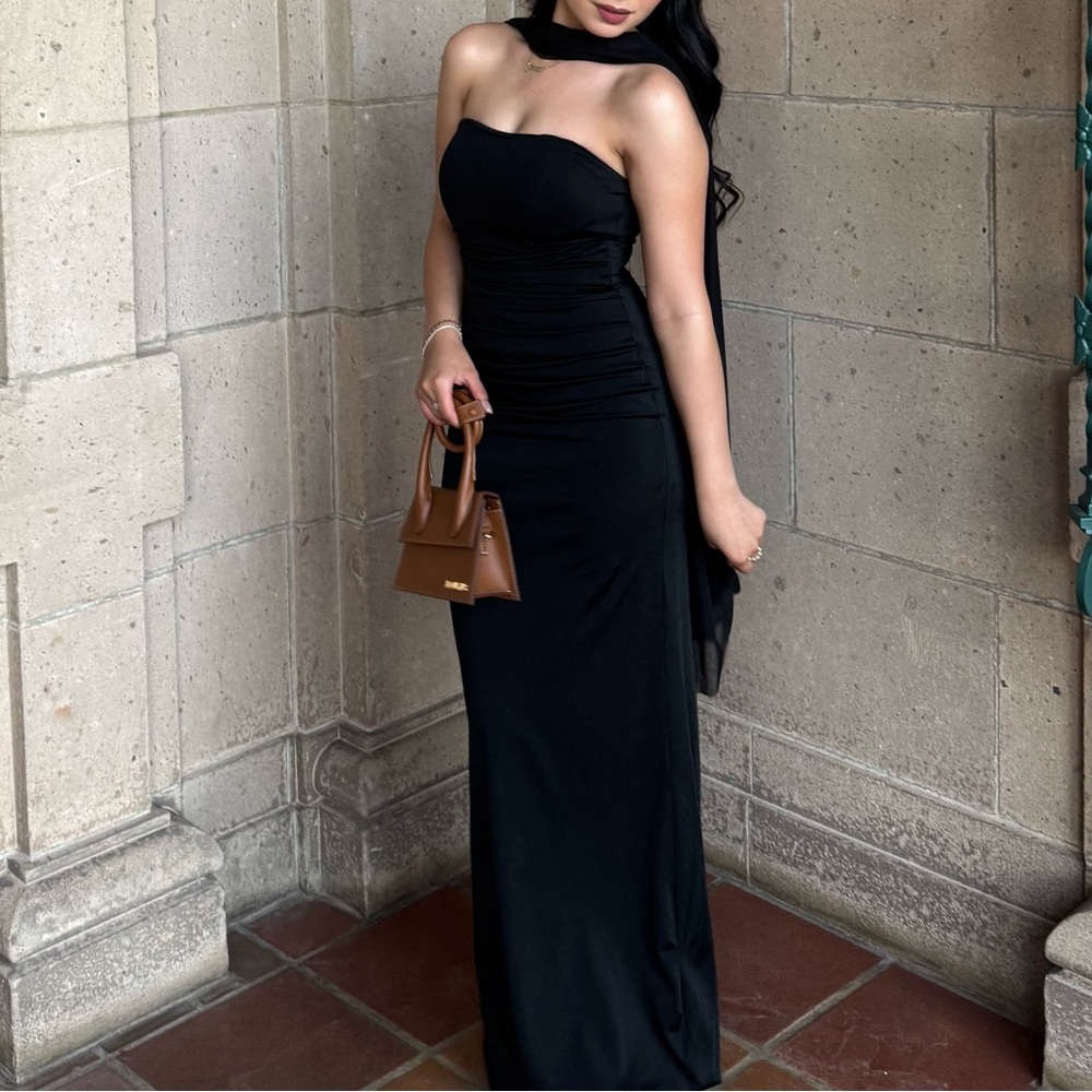 Elegant Black Strapless Dress